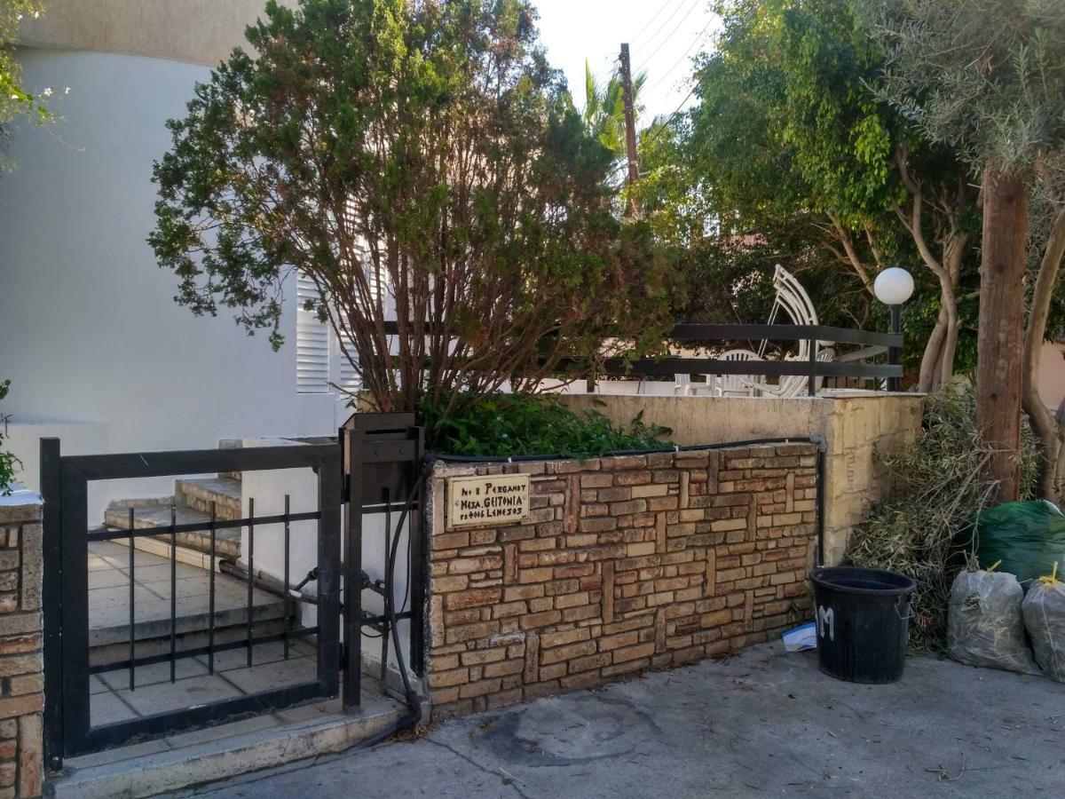 Hostel Mystery Shack Limassol Exterior foto